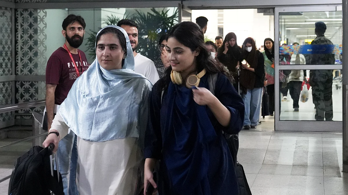Indian students return from Iran, at IGI airport in New Delhi on 21 June (photo: PTI)