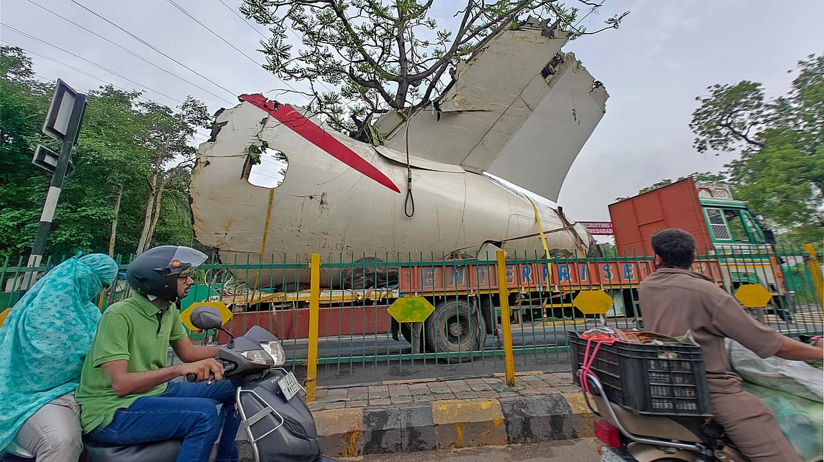A truck carrying the wreckage of the crashed Air India plane in Ahmedabad (photo: PTI)