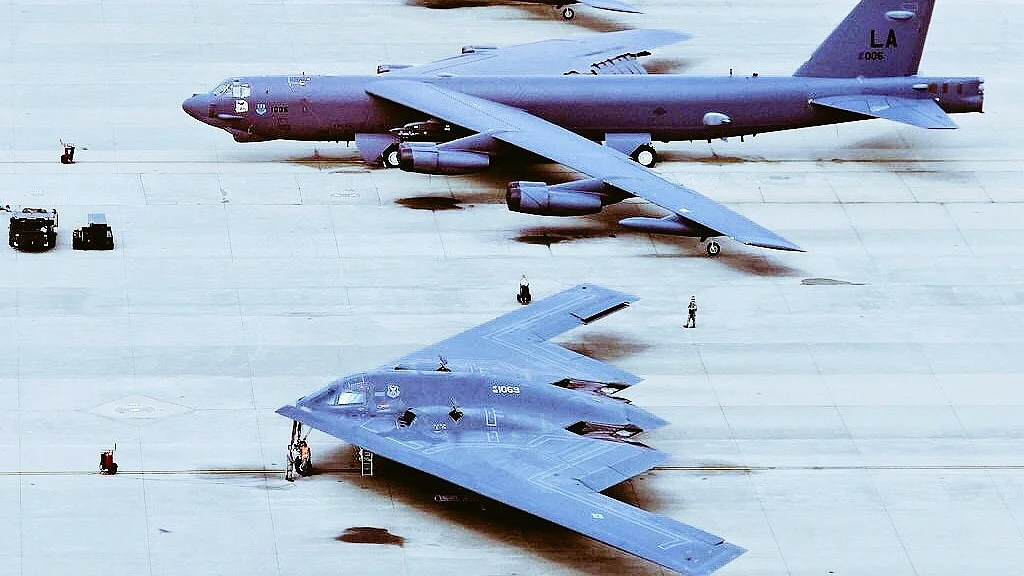 A B52 bomber (background) and a B2 (source: @Saida_Zahidova/X)