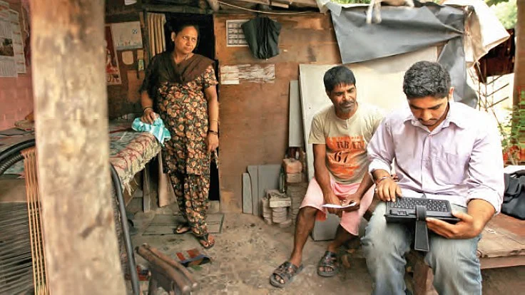 An enumerator collects citizens' data (Photo: Getty Images)