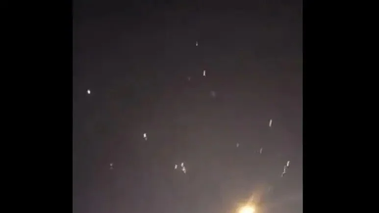 Ballistic missiles fired by Iran over the skies of Doha on Monday night (photo: TV grab)