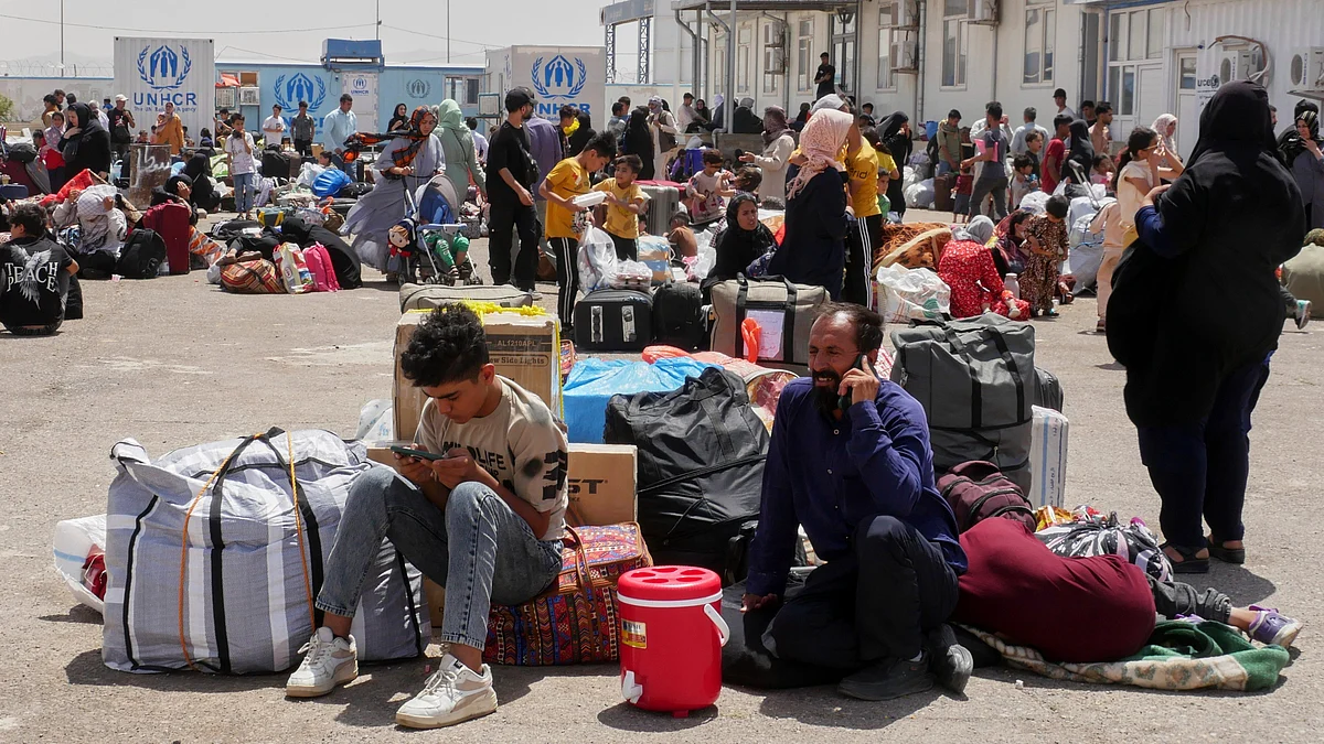 Afghan refugees after fleeing Iran on 20 June (photo: AP/PTI)