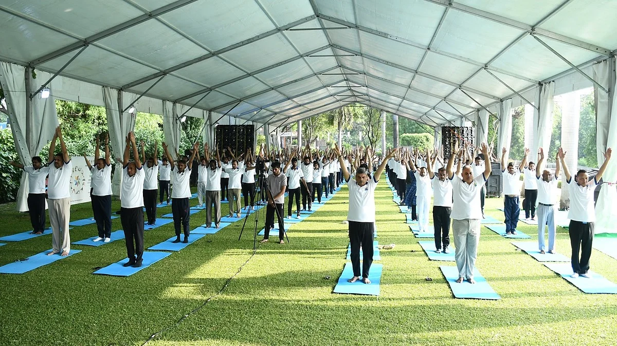Officials perform yoga session at National Zoological Park in New Delhi (photo: @moefcc/X)