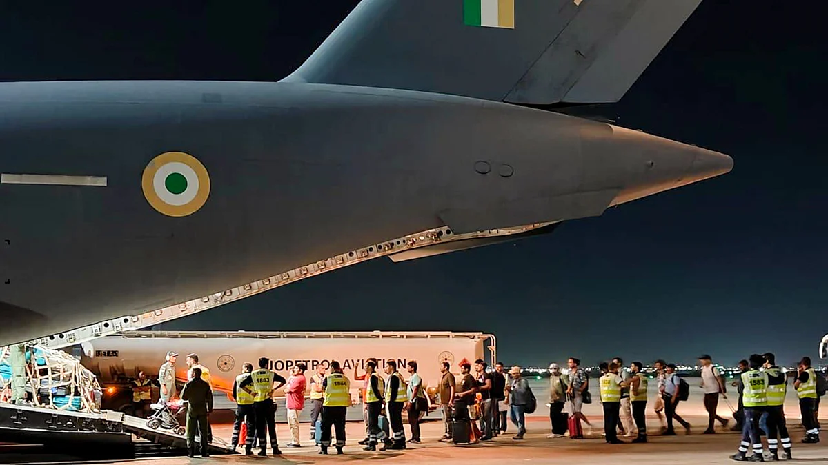 Indian nationals board IAF C-17 aircraft on 24 June (photo: PTI)