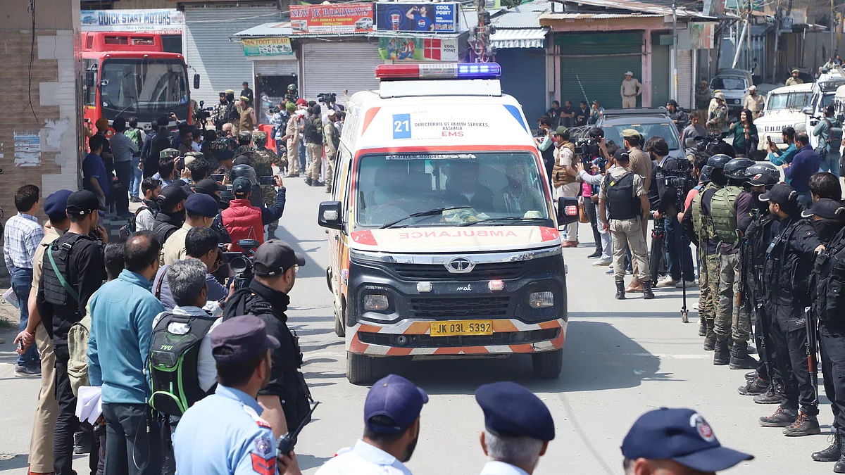 Mortal remains of tourists being taken to airport in Srinagar on 23 April (photo: IANS)