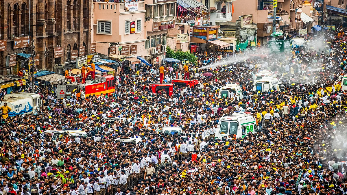 Water being sprayed on people gathered during Rath Yatra festival in Puri on 27 June (photo: PTI)