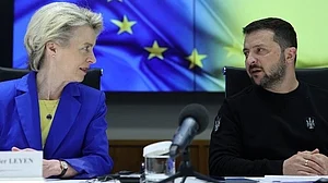 Volodymyr Zelenskyy with European Commission president Ursula von der Leyen (photo: IANS)