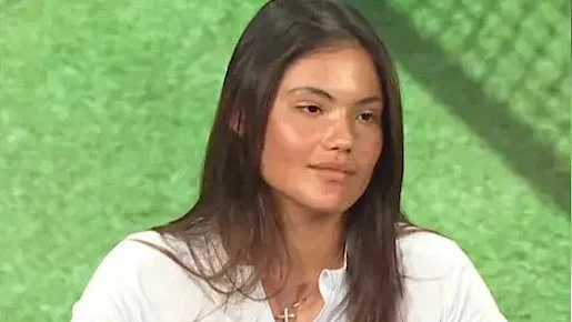 Emma Raducanu at the Wimbledon press conference (photo: @TheTennisLetter/X)