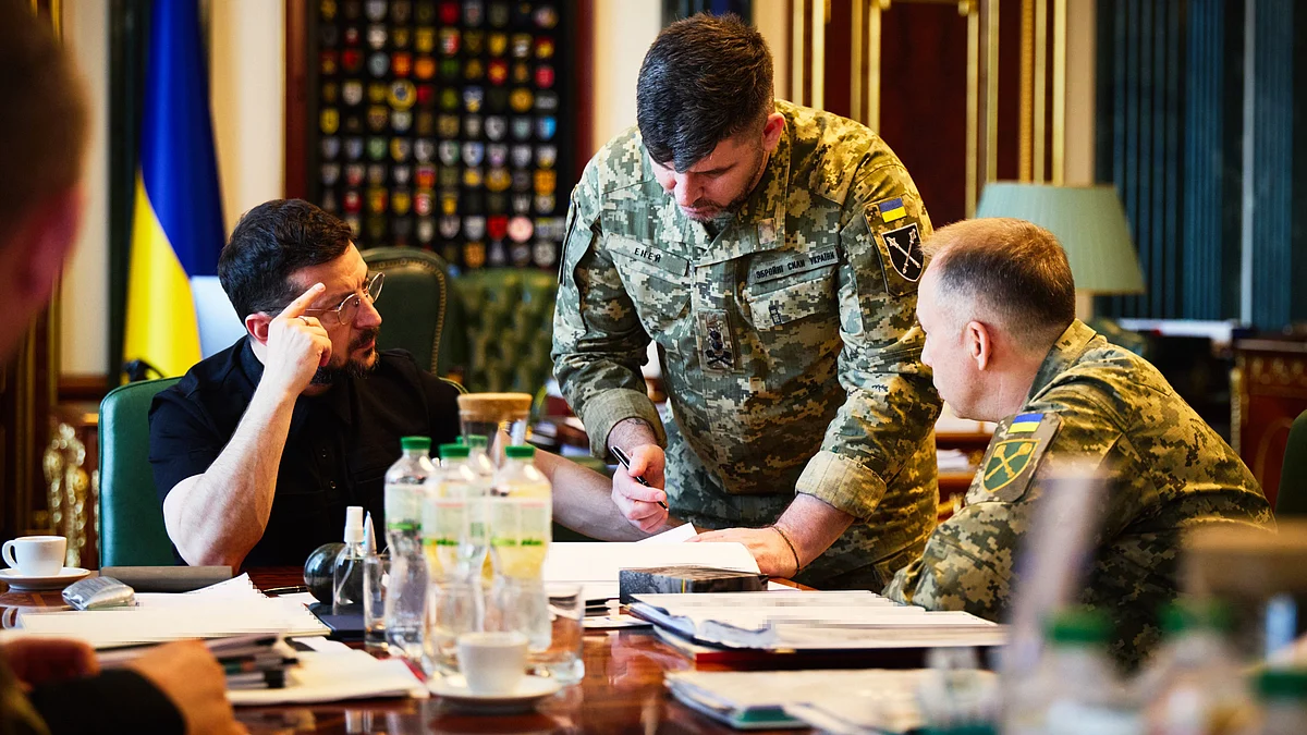 Ukrainian President Volodymyr Zelenskyy chairs a defence meeting (photo: @ZelenskyyUa/X)