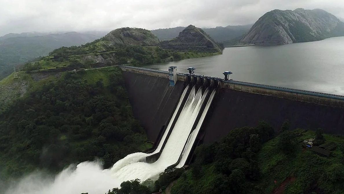 Durgapur Barrage on the Damodar in West Bengal looking full, which can impact Jharkhand too