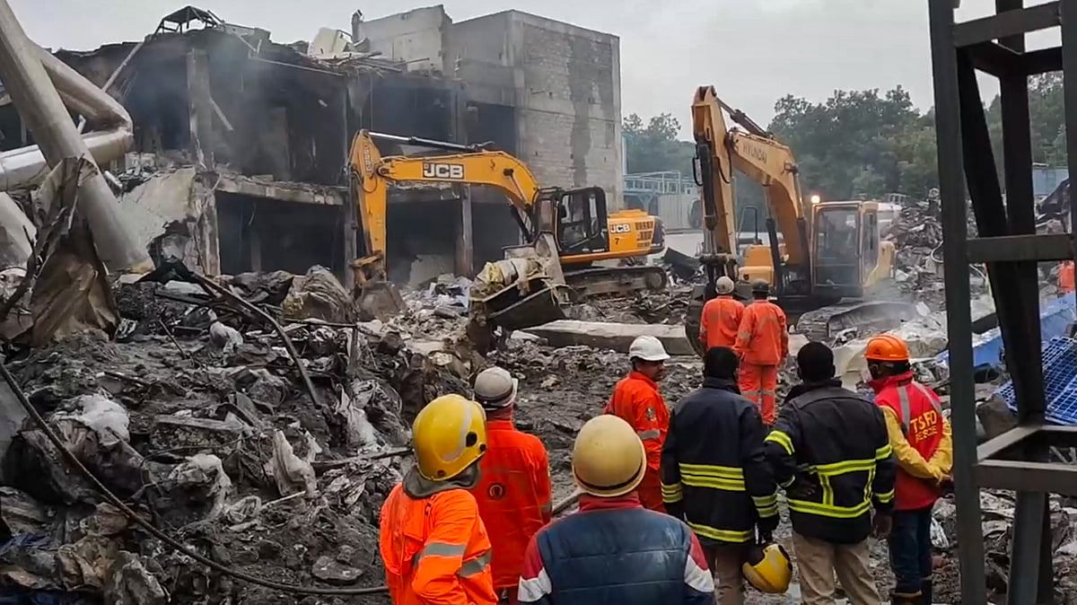 Fire and rescue personnel during a rescue operation in Sangareddy on 1 July (photo: PTI)