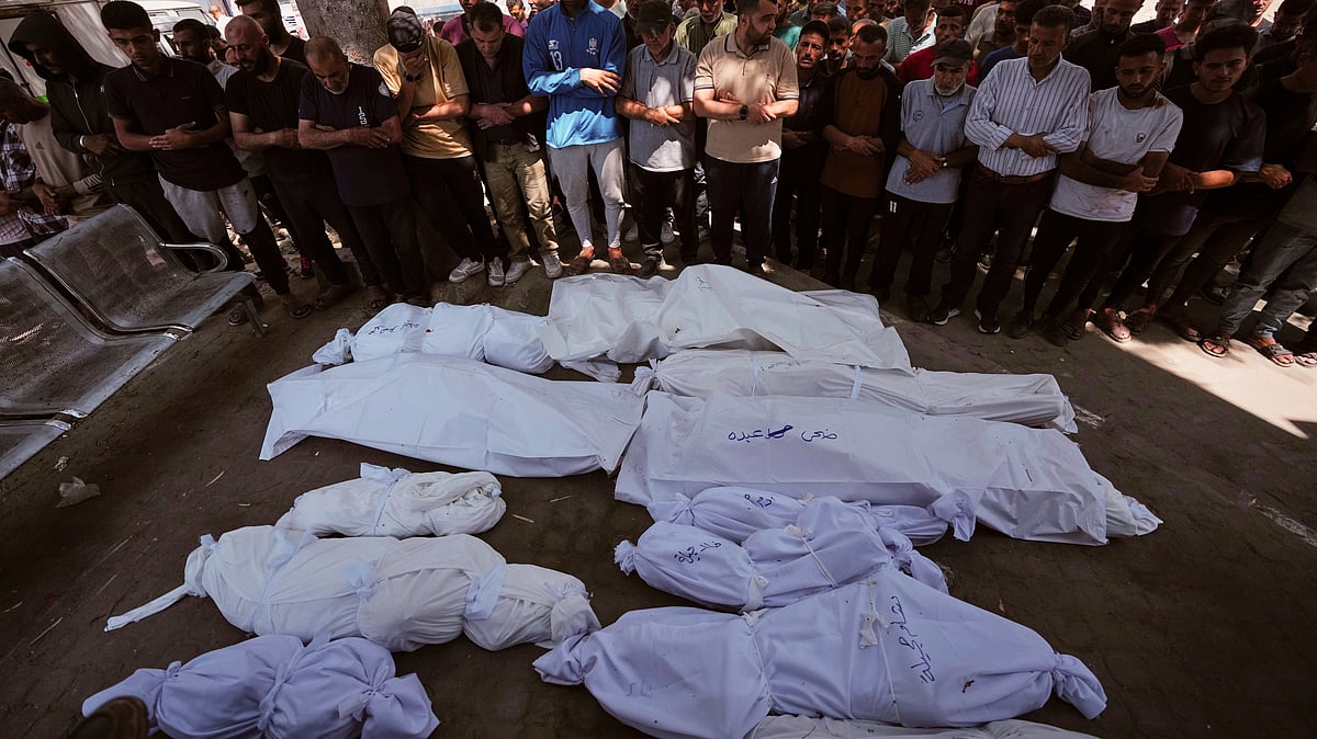 Bodies of Palestinians killed by an Israeli airstrike on a school-shelter in Gaza City (photo: AP/PTI)