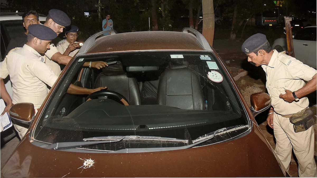 Police examining the car in which businessman Gopal Khemka was shot dead. (photo: PTI)