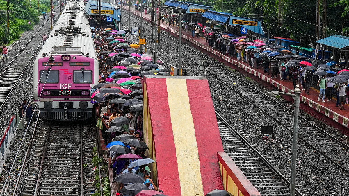 Passengers during rush hour amid rainfall in Kolkata on 7 July (photo: PTI)