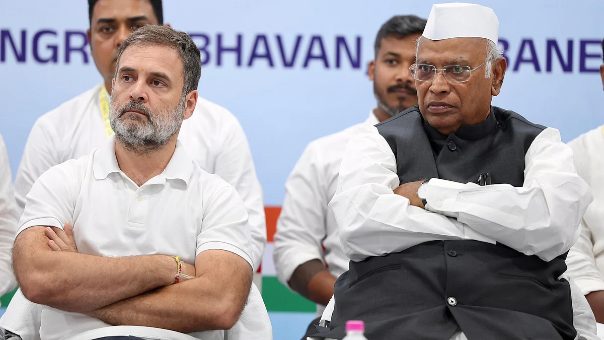 Rahul Gandhi and Mallikarjun Kharge at a PCC meeting in Bhubaneswar (photo: @INCIndia/X)