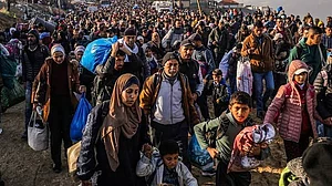 Displaced Palestinians in Gaza (photo: @World_Affairs11/X)