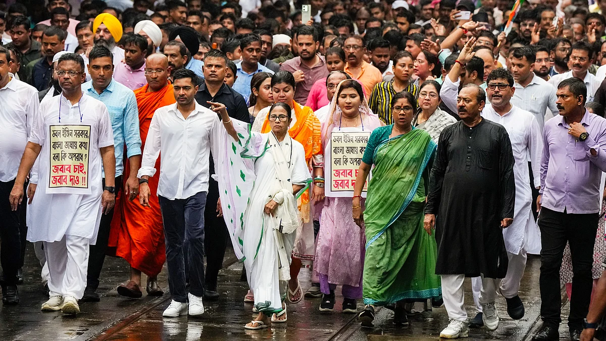 Mamata Banerjee marches against alleged harassment of Bengali workers in BJP-ruled states (photo: PTI)