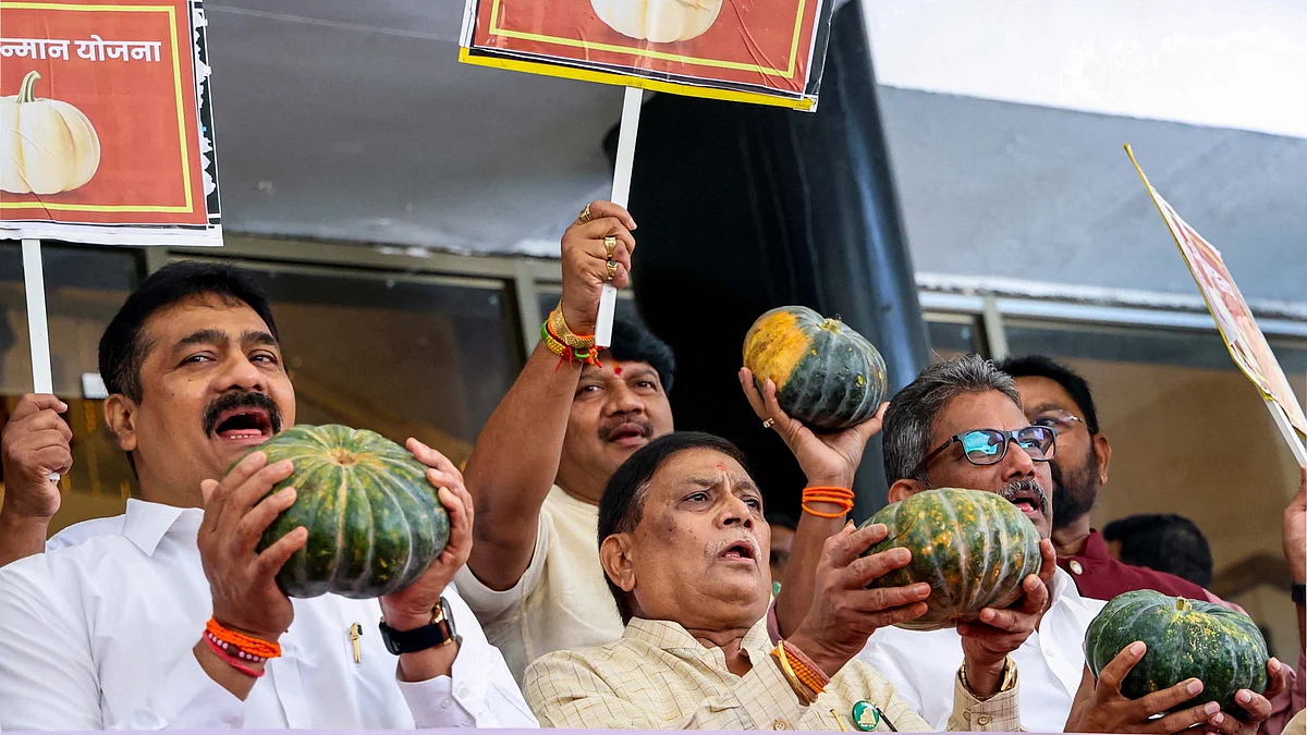 Opposition party members protesting in Vidhan Bhavan premises in Mumbai (photo: PTI)