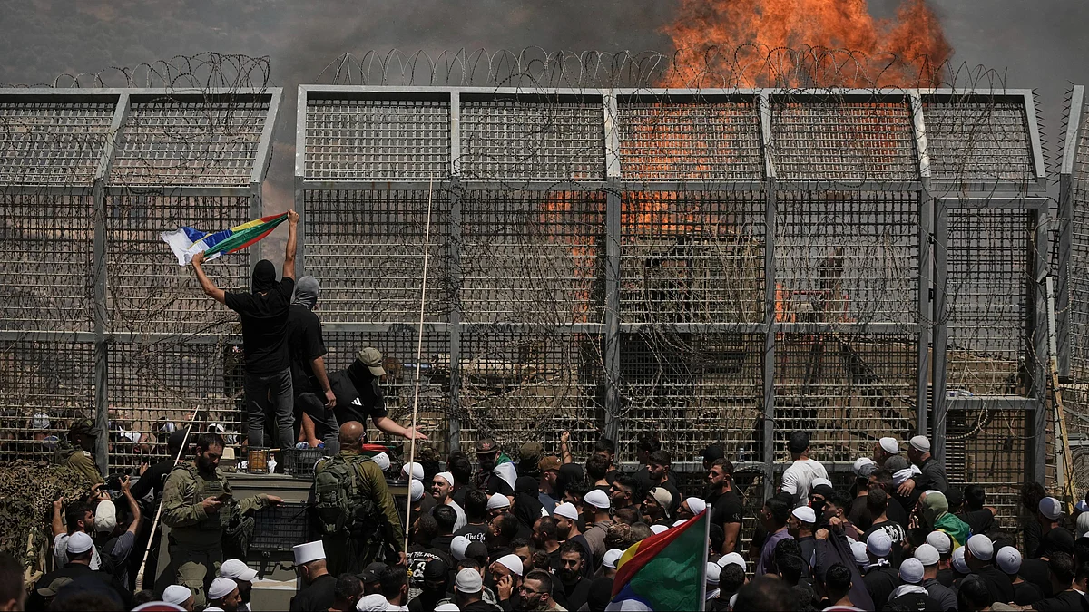 Druze from Syria and Israel protest on the Israeli-Syrian border on 16 July (photo: AP/PTI)