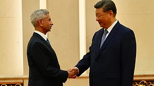External affairs minister S. Jaishankar with Chinese President Xi Jinping (file photo)