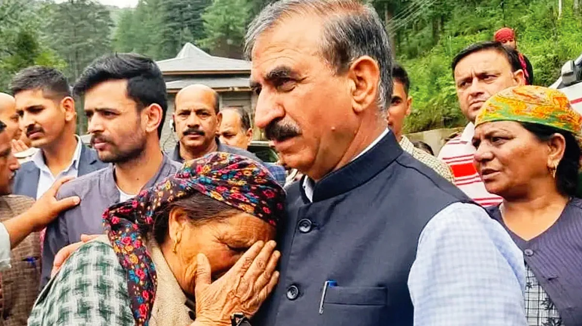 Himachal CM Sukhvinder Singh Sukhu with families affected by natural disasters