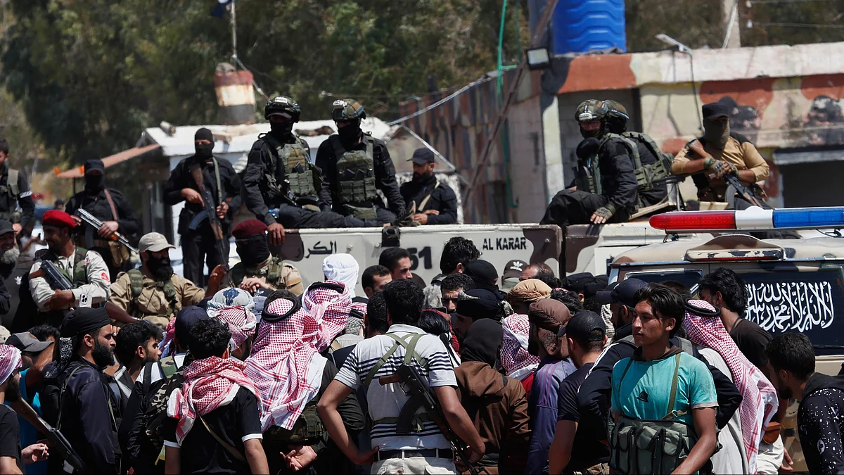 Security forces block Bedouin fighters, foreground from entering Sweida on 20 July (photo: AP/PTI)