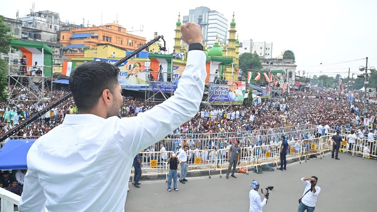 Abhishek Banerjee greets supporters in Kolkata on 21 July (photo: @AITCofficial/X)