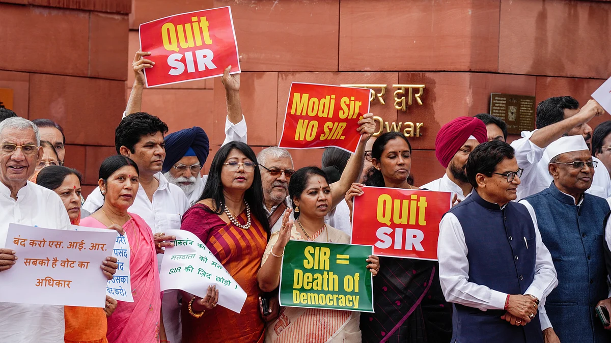 INDIA bloc MPs protest the SIR in Bihar, during the monsoon session of Parliament (photo: PTI)