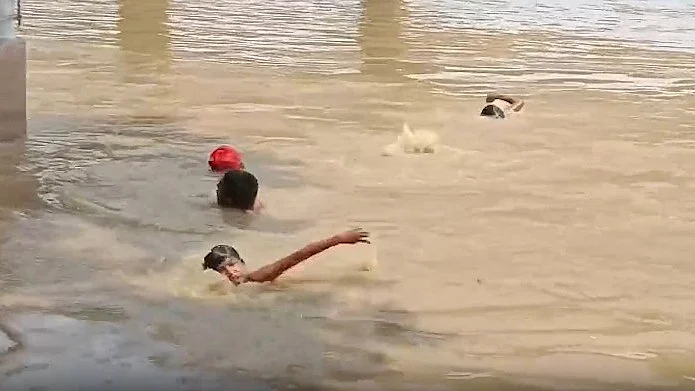 Ganga river turns ferocious across Bihar (photo: IANS)