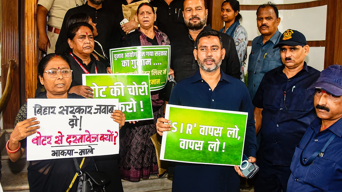 Rabri Devi (centre) and other RJD MLAs protest the Bihar SIR (photo: PTI)