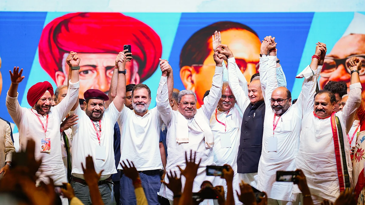 Congress leaders on the dais (photo: PTI) 