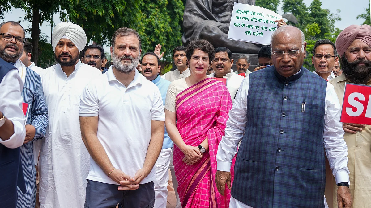 Rahul Gandhi, Mallikarjun Kharge, Priyanka Gandhi, and others at a protest against SIR (photo: PTI)