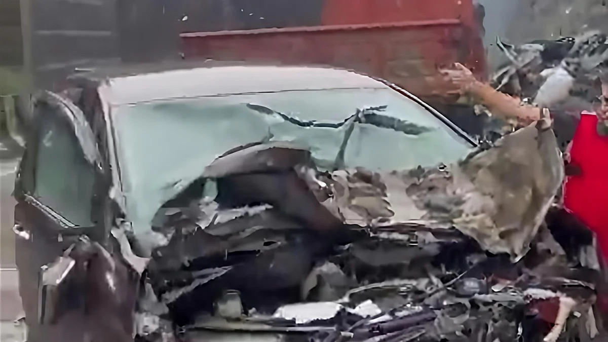 One of the cars involved in accident (photo courtesy: @SocialNewsDail2)