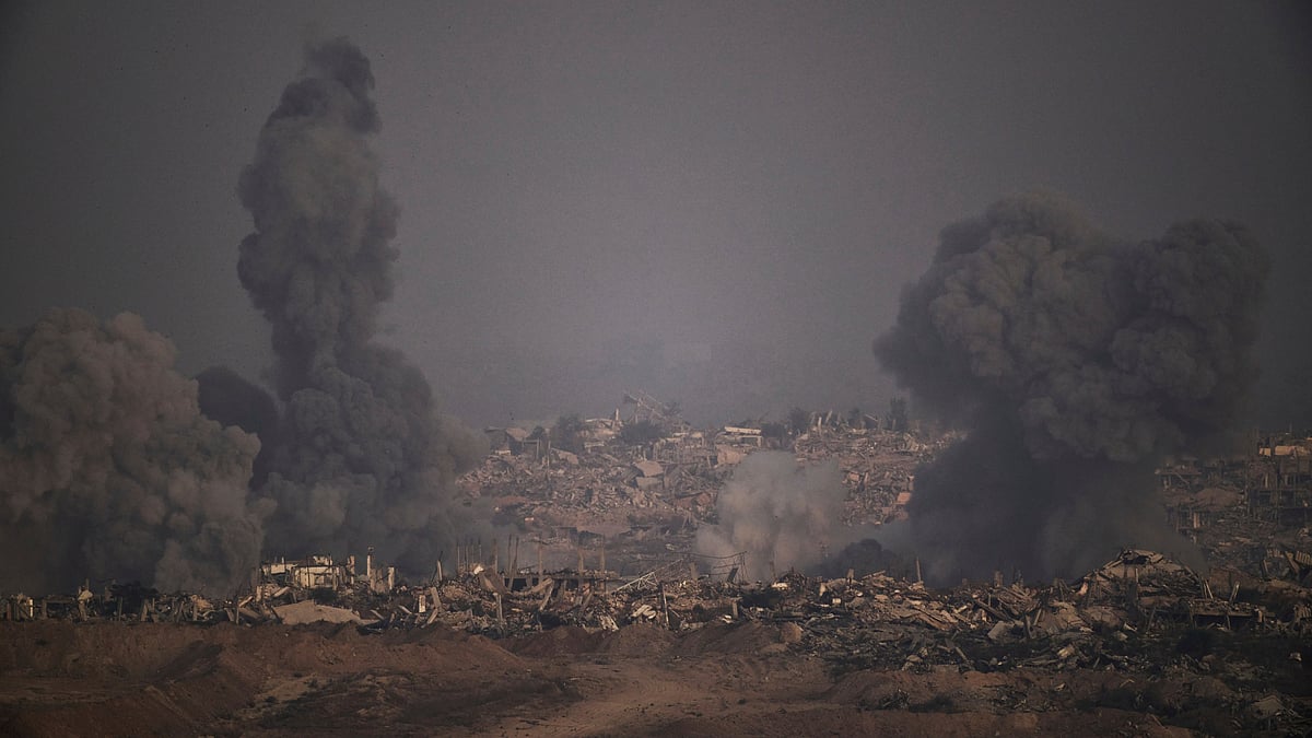 Smoke rises following Israeli airstrike in northern Gaza Strip on 26 July (photo: AP/PTI)
