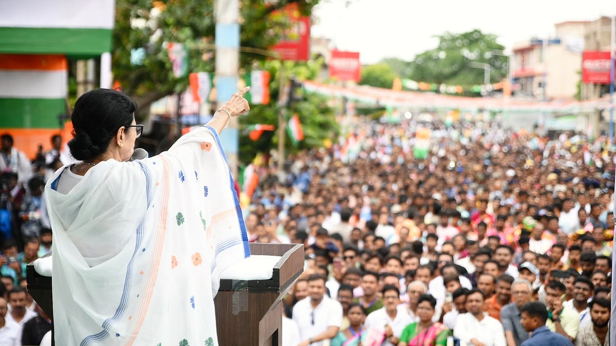Mamata Banerjee at the Bolpur rally (photo: @AITCOfficial/X)