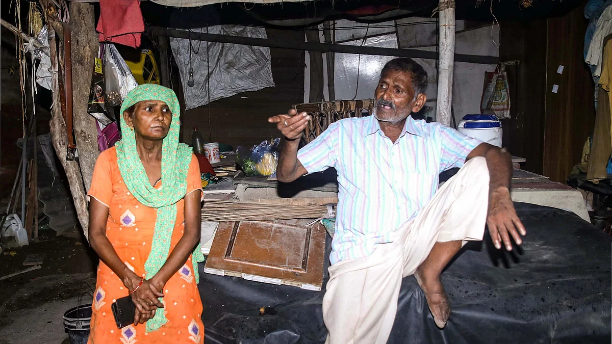 Parents of one of the victims of the 2006 Nithari killings. (photo: PTI)