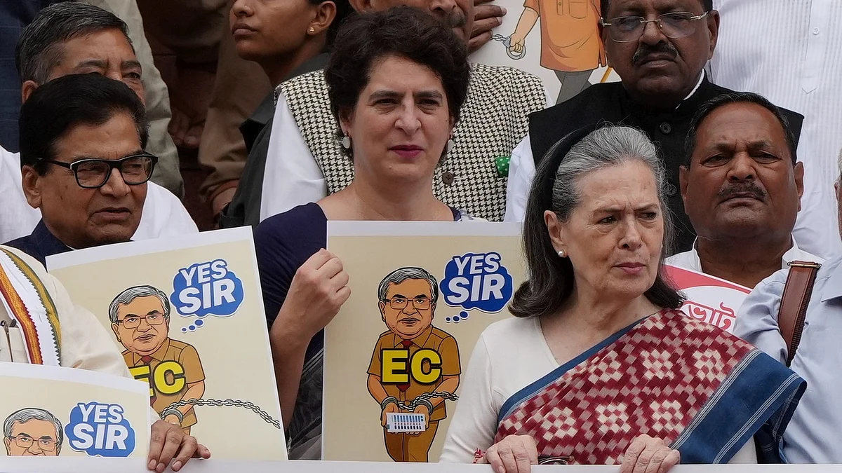 Sonia Gandhi, Priyanka Gandhi protest against SIR in New Delhi on 30 July (photo: PTI)