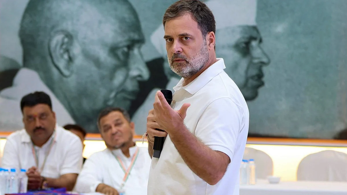 Rahul Gandhi addresses a meeting in in Anand, Gujarat (photo: PTI)