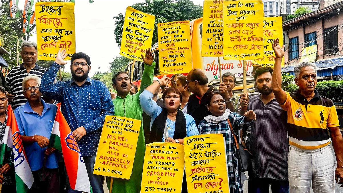 Congress activists protest against PM Modi and US President Trump, in Kolkata, 1 Aug (photo: PTI)