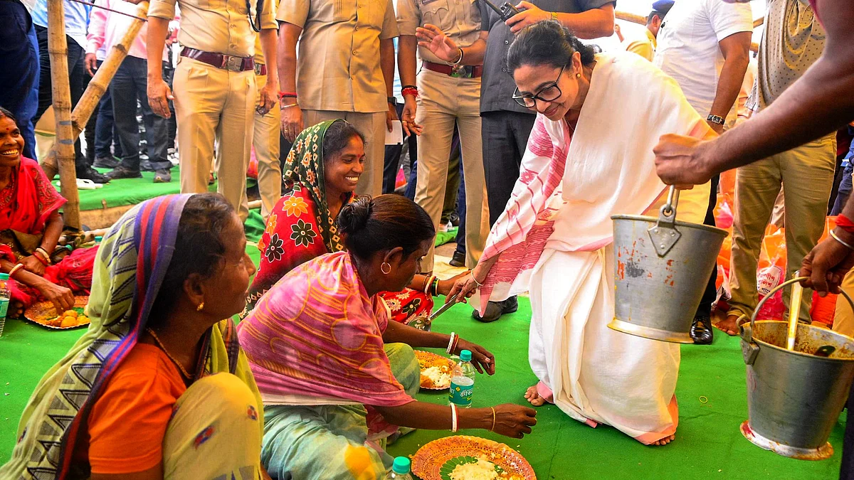 West Bengal CM Mamata Banerjee serves flood victims, in Arambagh (photo: @AITCofficial/X)