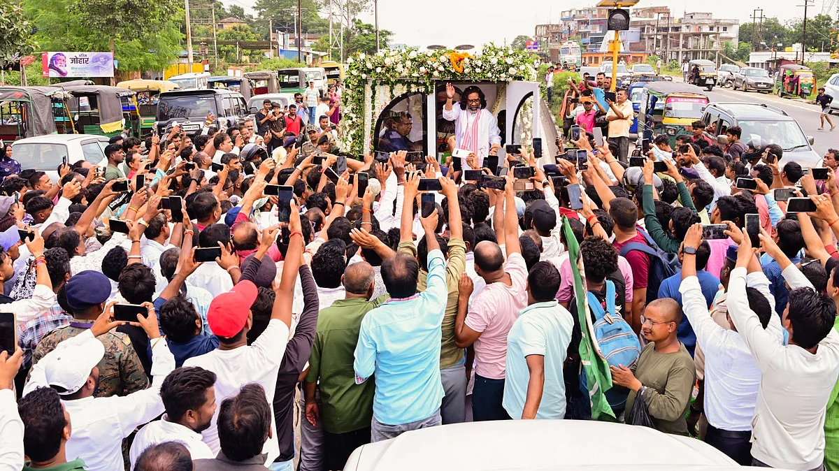 Jharkhand CM Hemant Soren greets mourners ahead of the funeral procession (photo: @JmmJharkhand/X)