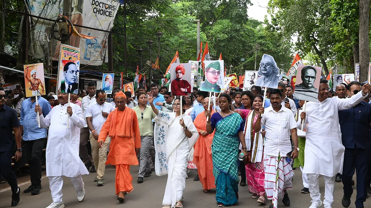 In Jhargram, Mamata Banerjee campaigns for the language of Vivekananda, Netaji, Tagore, Vidyasagar