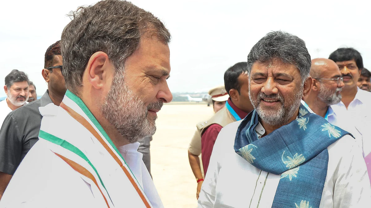 D.K. Shivakumar welcomes Rahul Gandhi in Bengaluru on 8 August
