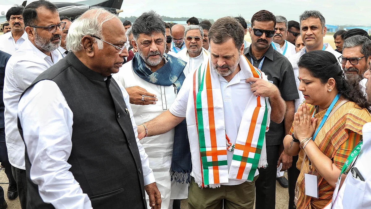 Mallikarjun Kharge and Rahul Gandhi in Bengaluru on 8 August 