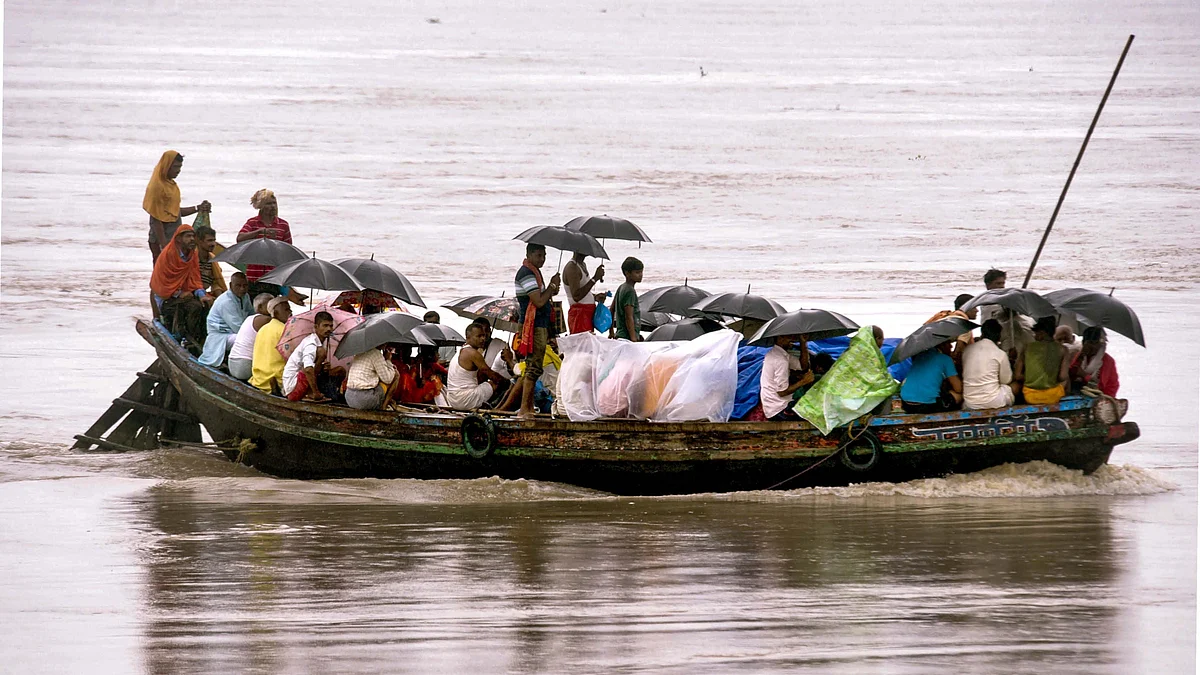 Residents in Patna moving to a safer place