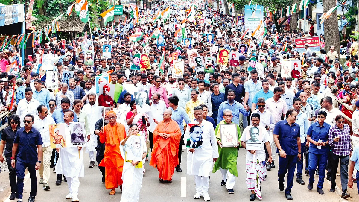 Mamata Banerjee leads a protest in Jhargram against harassment of Bengali speakers in BJP-ruled states
