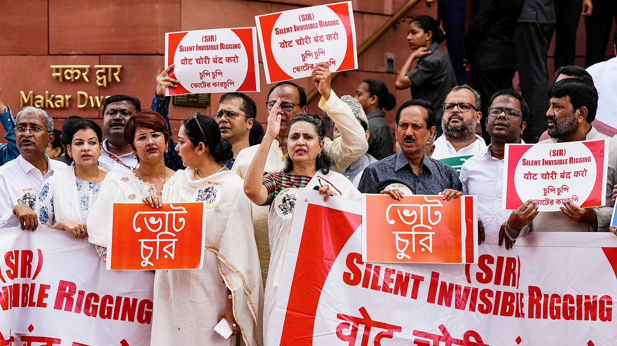 INDIA bloc MPs protest the Bihar SIR during the Monsoon session of Parliament, 8 Aug