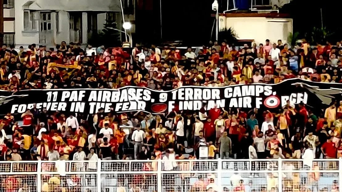 East Bengal fans pay a tribute to Indian Air Force on 10 August