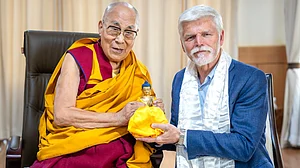 China freezes out Czech Republic president for meeting Dalai Lama