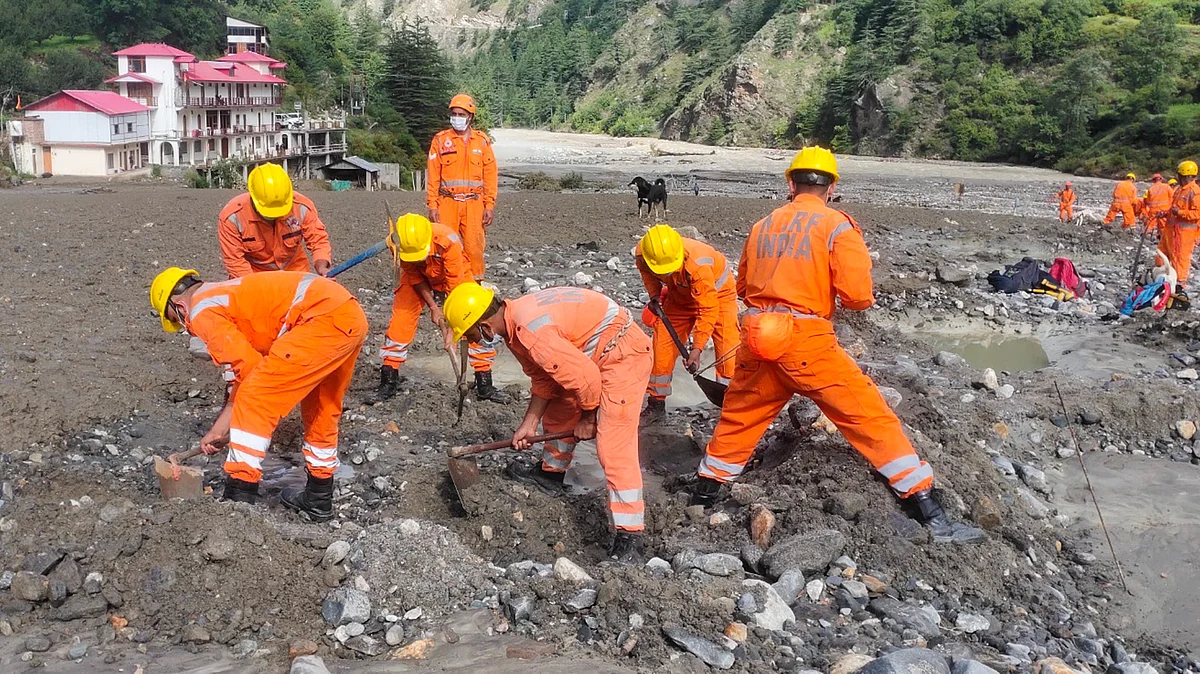 Digging in vain, in Dharali, as the earth squishes back into the space made by the spades 